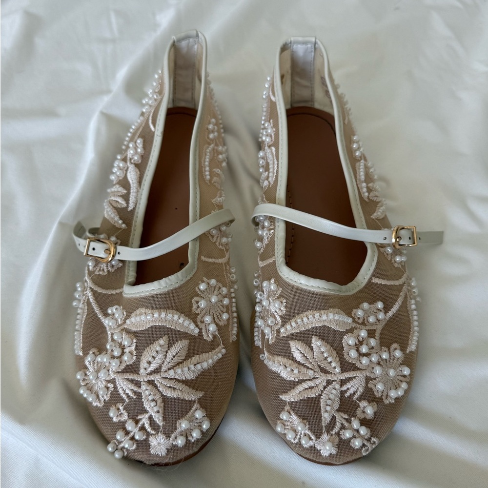 Elegant Beige Embroidered Women's Flats